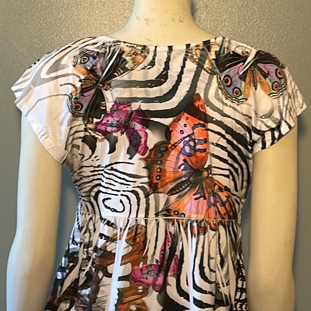 b. Friends ,butterflies pattern, top. - Picture 10 of 12